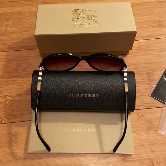 Like New Authentic Burberry Square 58mm Sunglasses - Picture 4 of 11